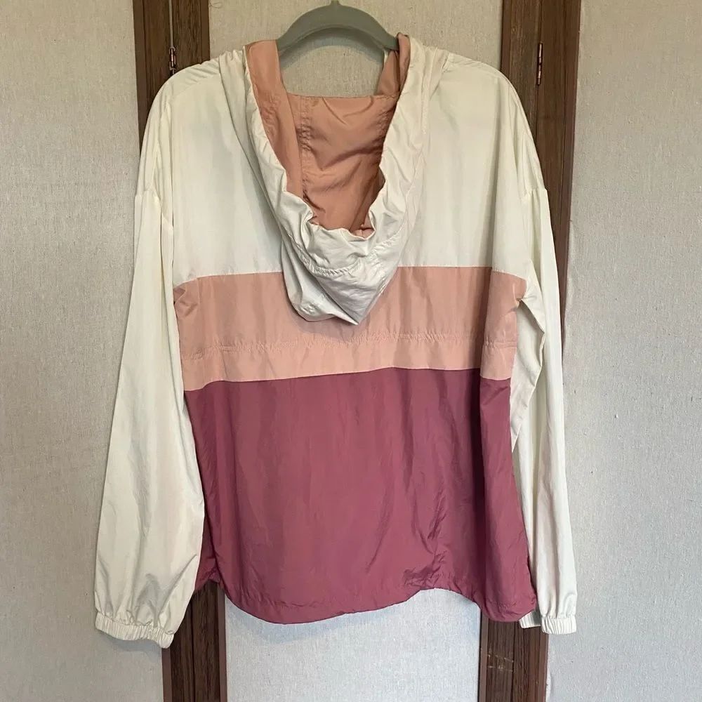 Main Strip (M) Color Block Windbreaker - Picture 4 of 5